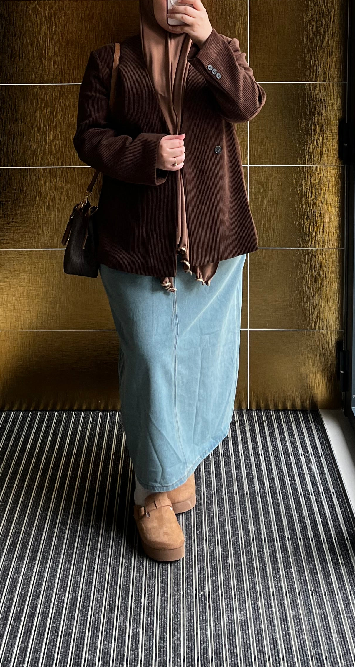 JUPE LONGUE EN JEAN – COUPE MODESTE